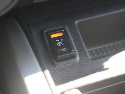 Used 2024 Nissan Titan SV w/ SV Utility Package image 28