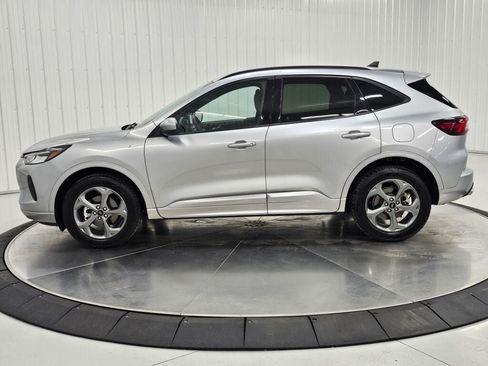 Used 2023 Ford Escape ST-Line Select AWD/4WD image 2