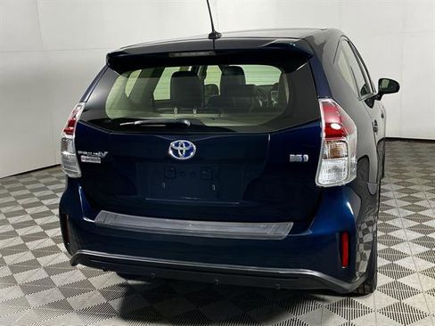 Used 2017 Toyota Prius V Five image 6
