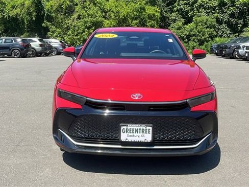 Used 2023 Toyota Crown XLE image 2