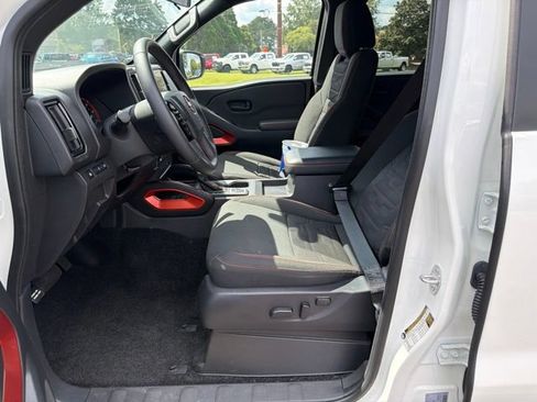 Used 2026 Nissan Frontier PRO-4X AWD/4WD image 18