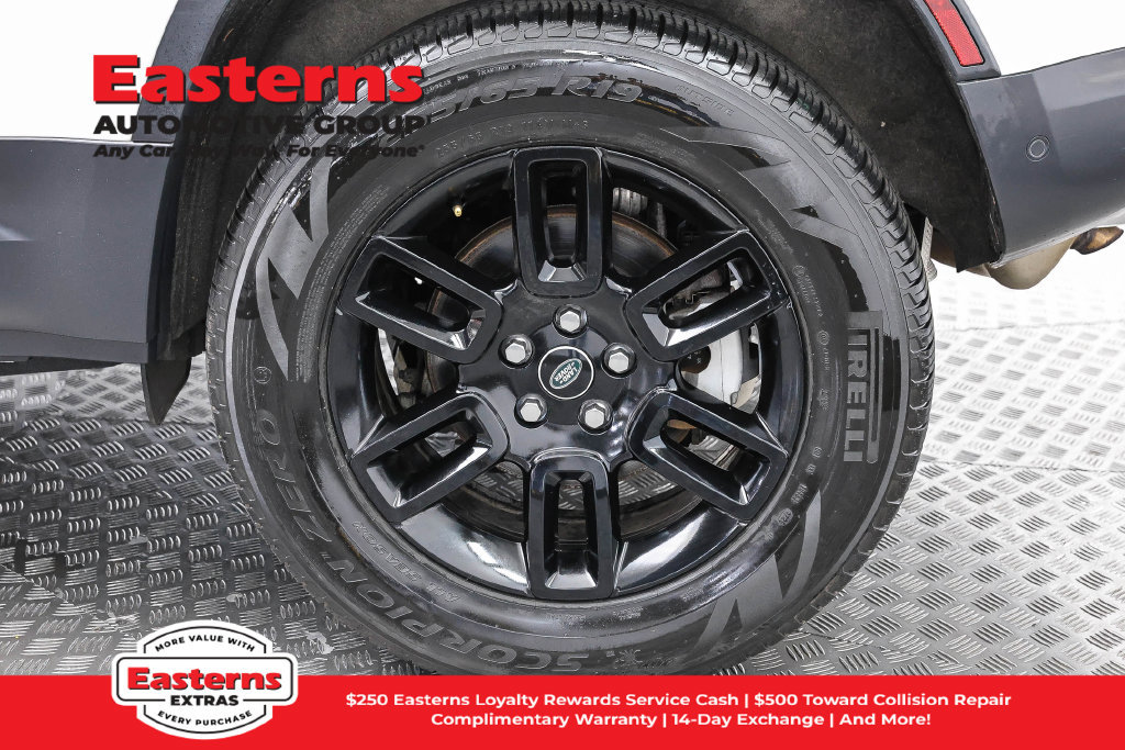 Used 2025 Land Rover Defender 110 S AWD/4WD image 31