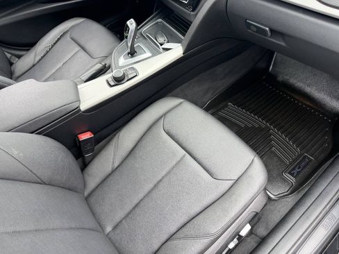 Used 2018 BMW 320i xDrive Sedan w/ Convenience Package AWD/4WD image 25