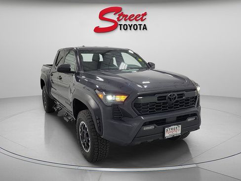 Used 2024 Toyota Tacoma TRD Off-Road image 5