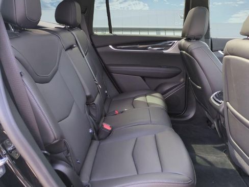 Used 2025 Cadillac XT6 Premium Luxury image 17