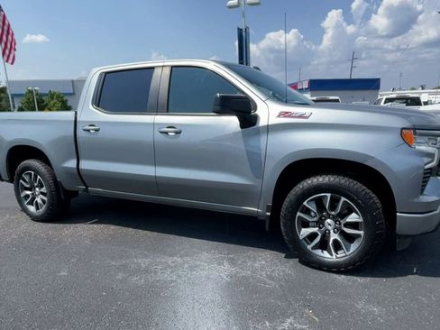 Used 2023 Chevrolet Silverado 1500 RST image 2