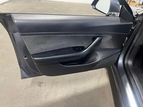 Used 2020 Tesla Model 3 Standard Range Plus RWD image 24