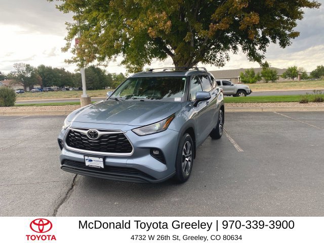 Used 2022 Toyota Highlander XLE AWD/4WD image 1