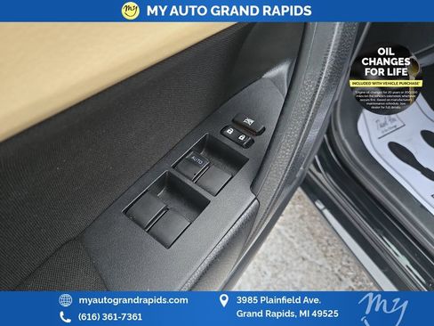 Used 2019 Toyota Corolla LE image 11