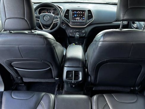 Used 2018 Jeep Cherokee Limited FWD image 15