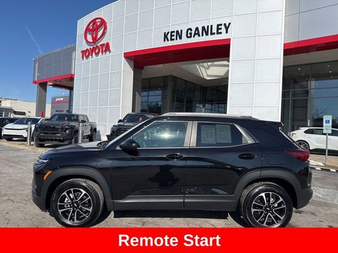 Used 2025 Chevrolet TrailBlazer LT image 3