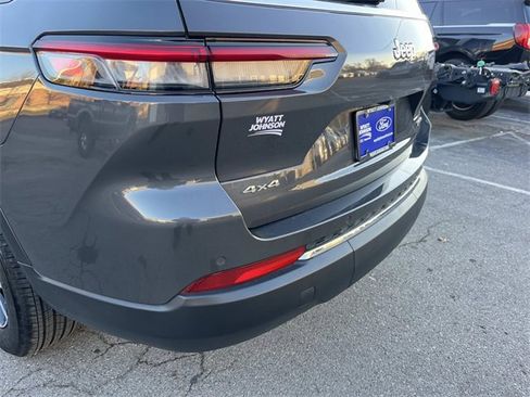 Used 2024 Jeep Grand Cherokee L Limited image 10