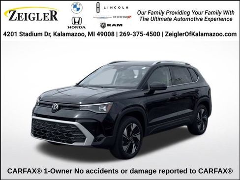 Used 2025 Volkswagen Taos SE AWD/4WD image 1