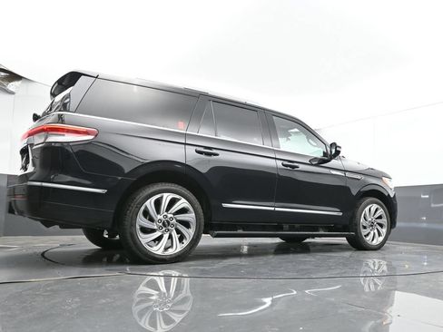 Used 2024 Lincoln Navigator Premiere AWD/4WD image 42