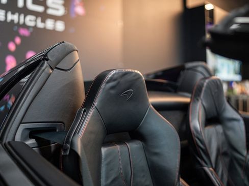 Used 2019 McLaren 570S Spider image 13