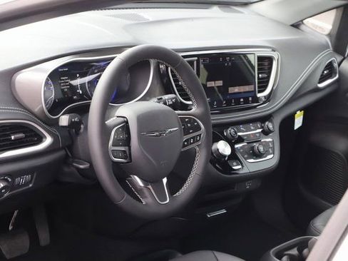 New 2026 Chrysler Pacifica Select FWD image 13