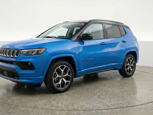 Used 2025 Jeep Compass Limited image 3