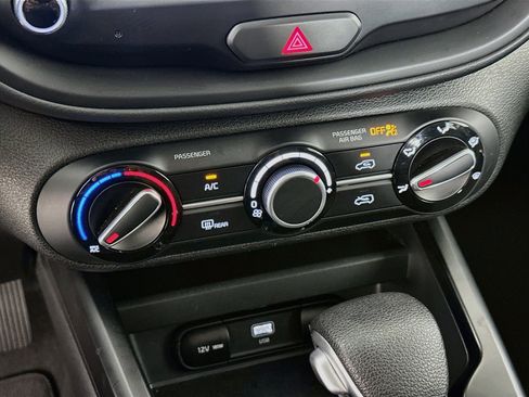 Used 2025 Kia Soul LX w/ LX Technology Package FWD image 23