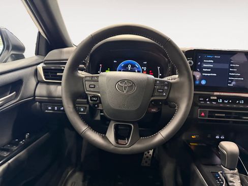 New 2026 Toyota Camry Hybrid FWD image 12