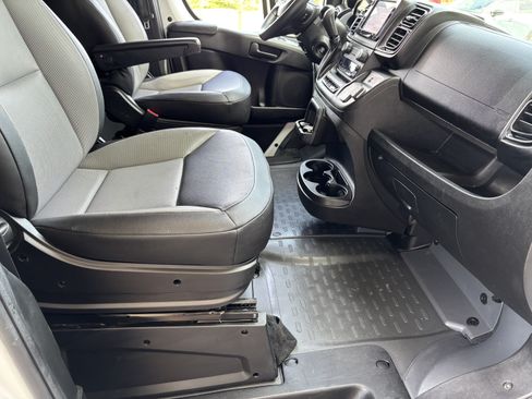 Used 2025 RAM ProMaster 2500 w/ Convenience Group FWD image 28