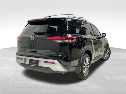 Used 2025 Nissan Pathfinder SL w/ Black Appearance Package AWD/4WD image 5