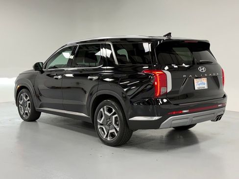 Used 2024 Hyundai Palisade Limited image 3
