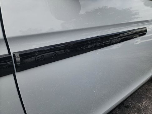 New 2026 Lincoln Navigator Reserve AWD/4WD image 10