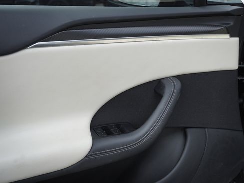 Used 2021 Tesla Model S Plaid image 16