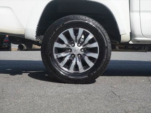 Used 2021 Toyota Tacoma Limited image 16