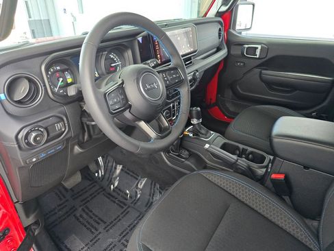 Used 2025 Jeep Wrangler Unlimited Rubicon 4xe w/ Safety Group AWD/4WD image 10