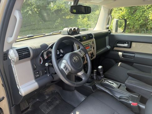Used 2014 Toyota FJ Cruiser 4WD w/ Upgrade Package image 16