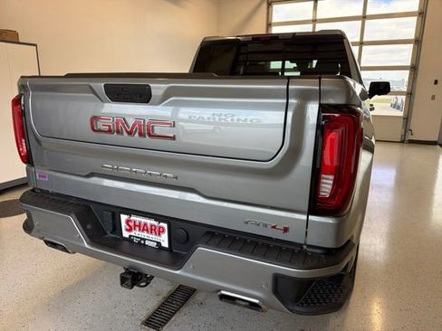 Used 2024 GMC Sierra 1500 AT4 w/ Technology Package AWD/4WD image 11