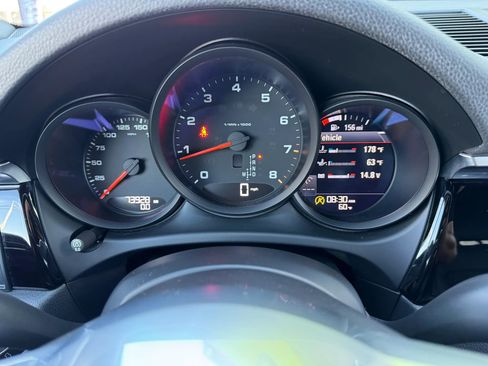 Used 2021 Porsche Macan image 23