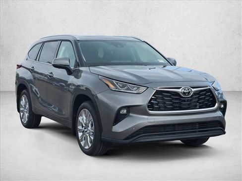New 2026 Toyota Highlander Limited image 6