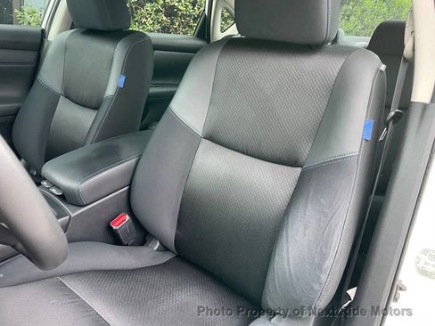 Used 2017 Nissan Altima 2.5 SR w/ Midnight Edition Package FWD image 9