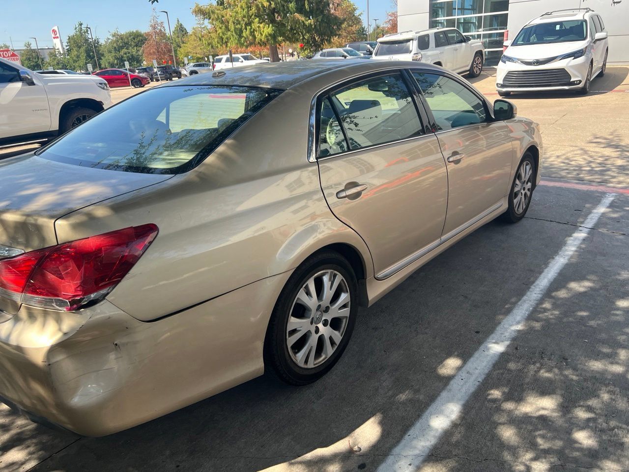 Used 2011 Toyota Avalon FWD image 3