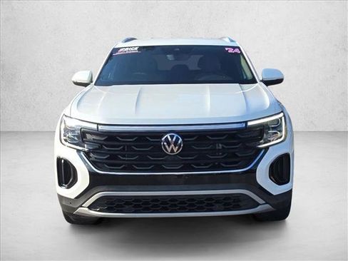 Used 2024 Volkswagen Atlas Cross Sport SE FWD image 2