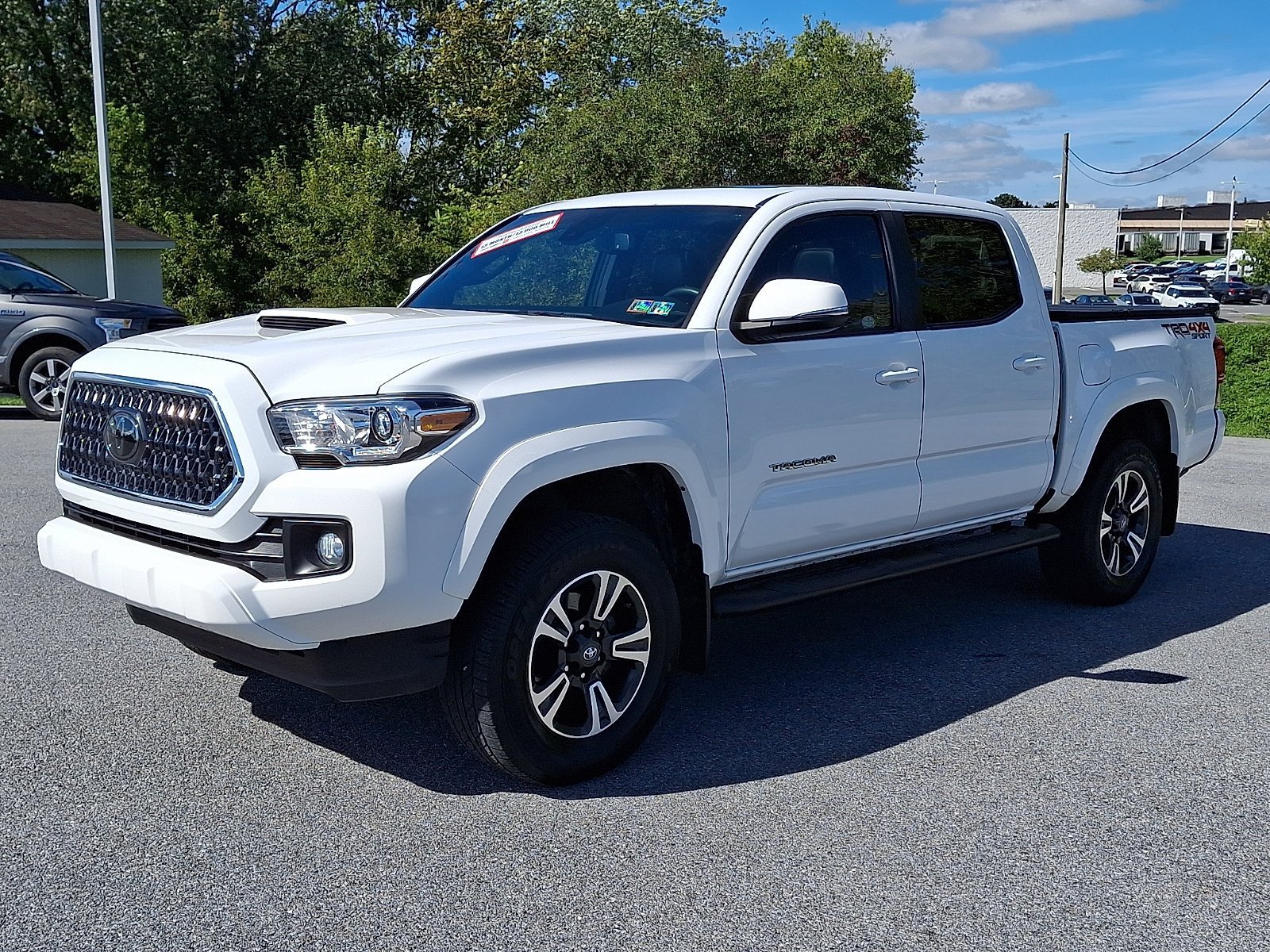 Used 2018 Toyota Tacoma TRD Sport AWD/4WD image 3