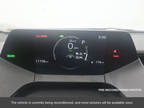 Used 2025 Toyota Prius XLE image 19
