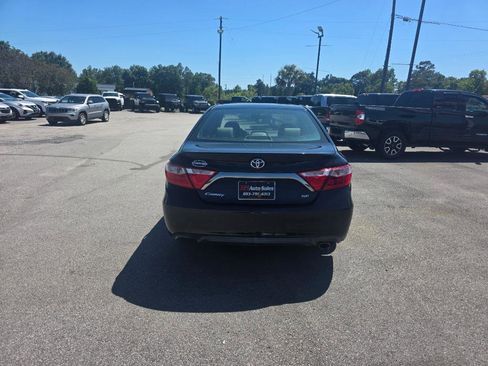 Used 2017 Toyota Camry SE FWD image 3