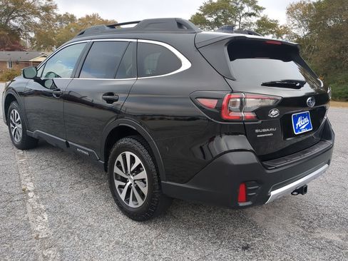 Used 2022 Subaru Outback Premium image 5