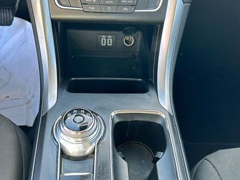 Used 2020 Ford Fusion SE image 22