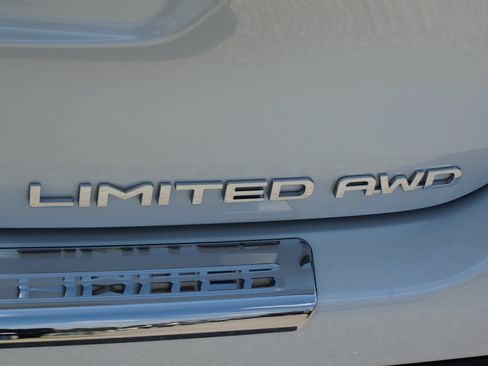 Used 2026 Toyota Highlander Limited AWD/4WD image 19