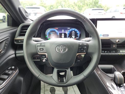 Used 2024 Toyota Crown AWD/4WD image 19