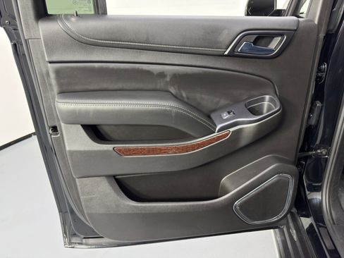 Used 2017 GMC Yukon XL SLT w/ Premium Edition image 47