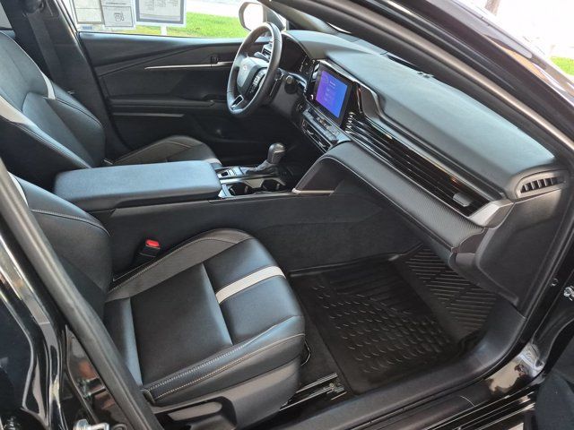 Used 2025 Toyota Camry SE FWD image 5
