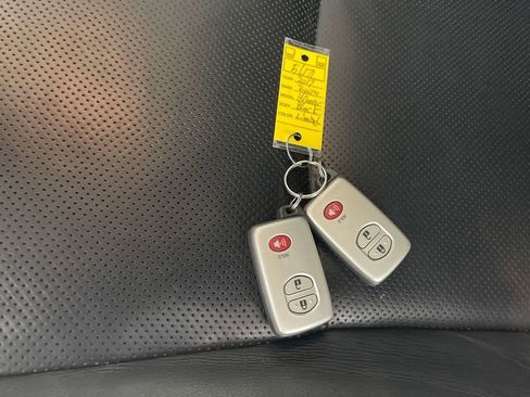 Used 2017 Toyota 4Runner Limited AWD/4WD image 28