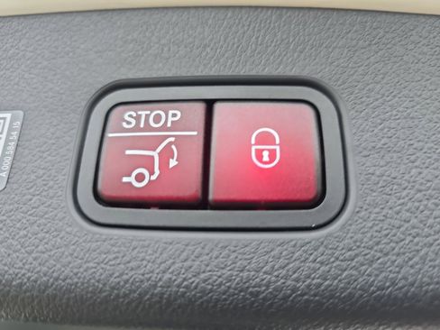 Certified 2025 Mercedes-Benz GLC 300 4MATIC image 15