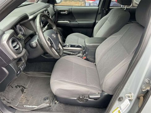 Used 2019 Toyota Tacoma TRD Off-Road image 14