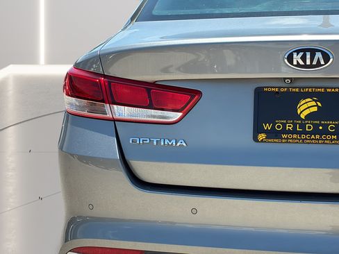 Used 2018 Kia Optima LX w/ 17" Alloy Wheels Package FWD image 28